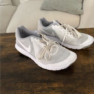 Nike Flex Experience "RN 6" Women's Athletic Sneakers Size 7 Women’s US
